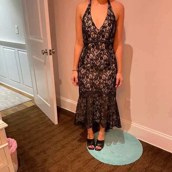 david meister lace dress David Meister Black Lace Mermaid Dress. Perfect for a fancy occasion!